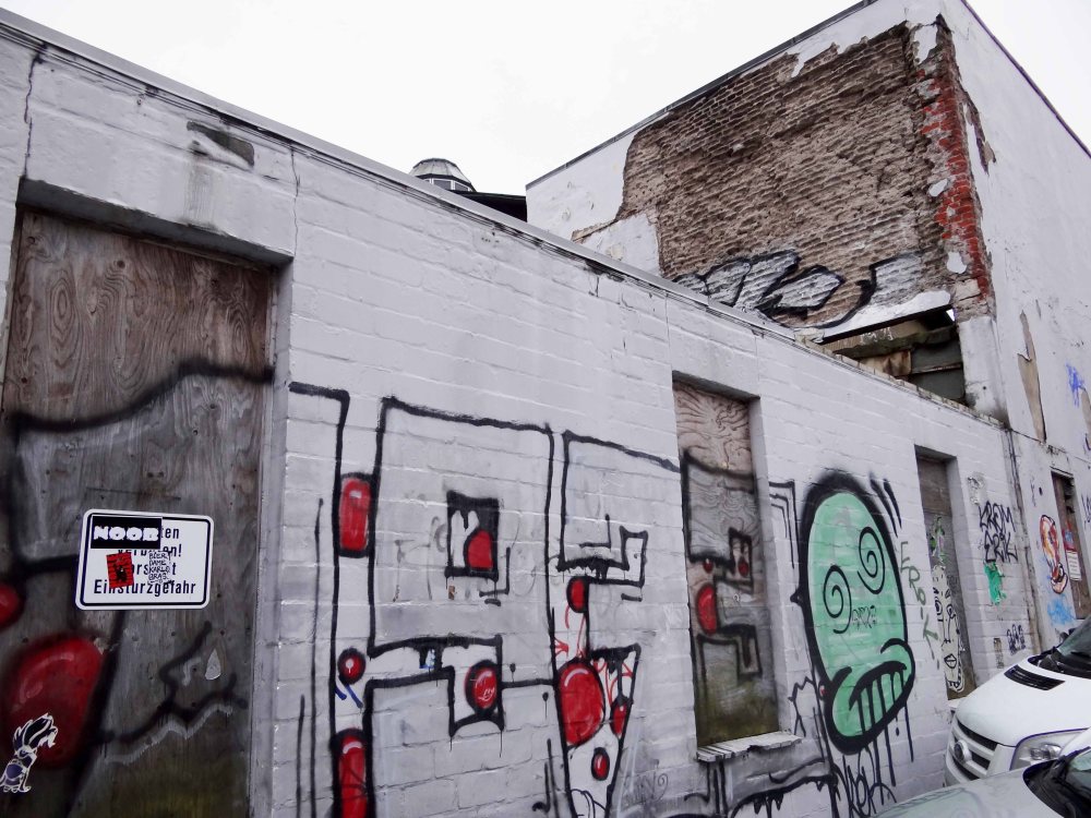 alien-graffiti-schilleroper-hamburg-st-pauli-geschichte-ruine-abriss-elbgangerin-streetart-urban-art-jpg