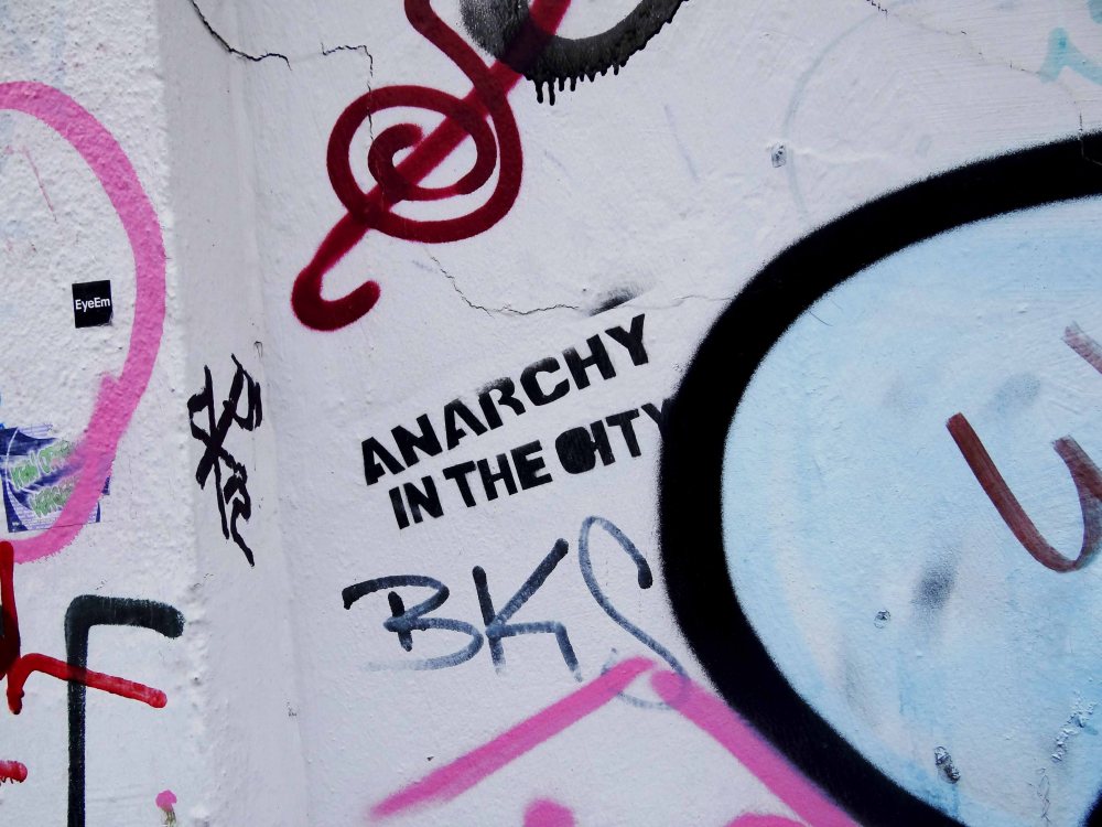 graffito-anarchy-city-schilleroper-hamburg-st-pauli-geschichte-ruine-abriss-elbgangerin-streetart-urban-art-jpg