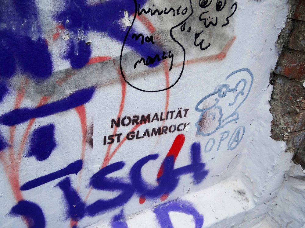 graffito-normalitat-glamrock-schilleroper-hamburg-st-pauli-geschichte-ruine-abriss-elbgangerin-streetart-urban-art