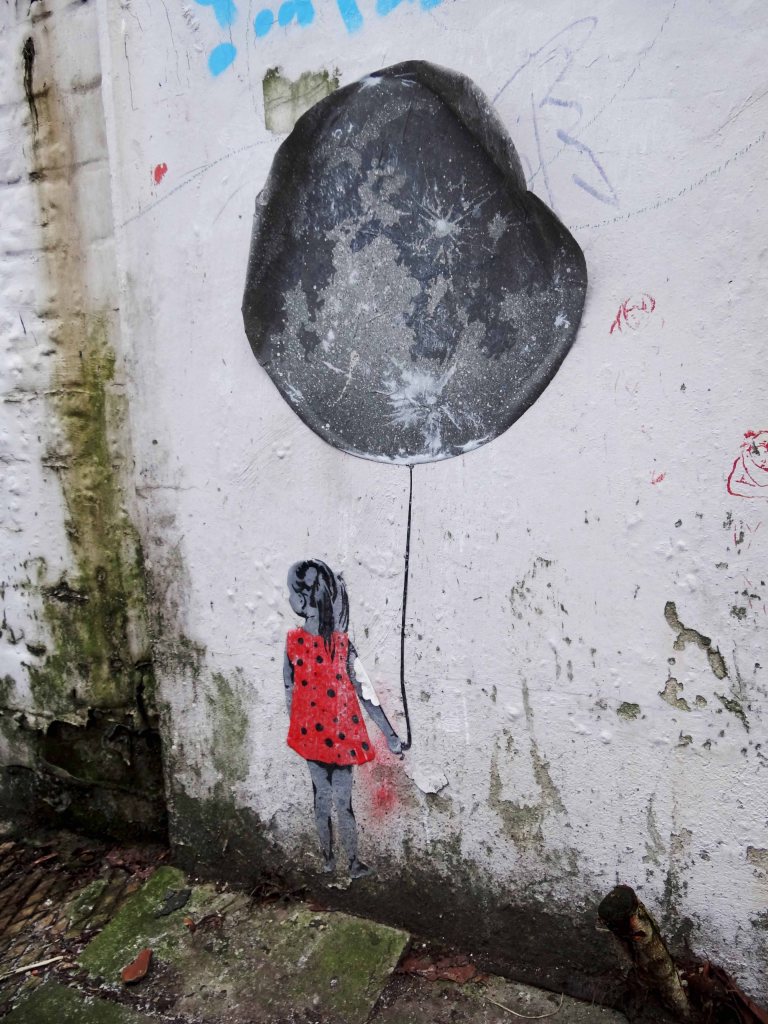 kind-ballon-paste-up-schilleroper-hamburg-st-pauli-geschichte-ruine-abriss-elbgangerin-streetart-urban-art-jpg
