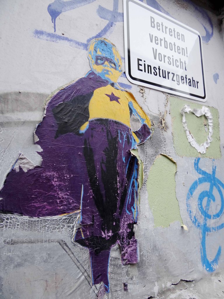 marshal-arts-streetart-urban-art-superheld-paste-up-stencil-schilleroper-hamburg-st-pauli-geschichte-ruine-abriss-elbgangerin